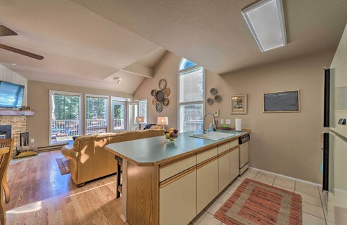 Cloudcroft Casa | Cloudcroft Townhome w/ Deck - 1 Mi to Burro Ave!