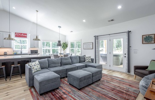 Rising Fawn Casa | Cloudland Summit | Hot Tub + Grill | Dog Friendly | 4 Bed, 3 Bath