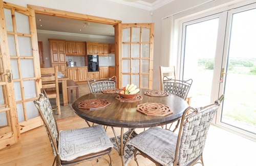 Kilrush Cabaña | CLOUGHOGE HOUSE, character holiday cottage in Kilrush, County Clare