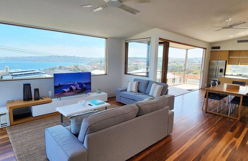 Clovelly Casa | Clovelly Beach House With Pool. 4 bedrooms, parking, ocean views!