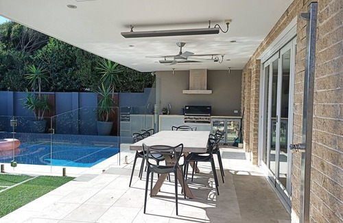 Clovelly Casa | Clovelly Beach House With Pool. 4 bedrooms, parking, ocean views!