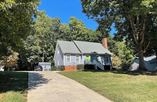South Belmont Casa | Clover Cottage: Charming 3-bedroom house in delightful Belmont