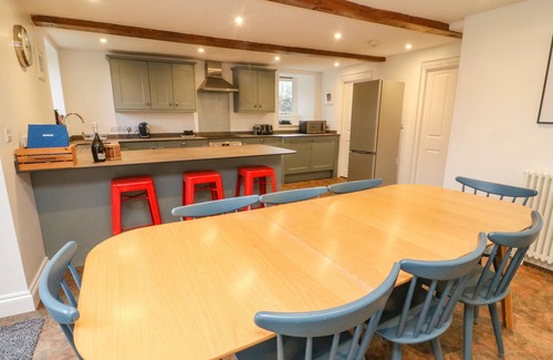 Outhgill Cabaña | CLOVER COTTAGE, pet friendly, with open fire in Kirkby Stephen