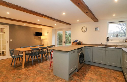 Outhgill Cabaña | CLOVER COTTAGE, pet friendly, with open fire in Kirkby Stephen