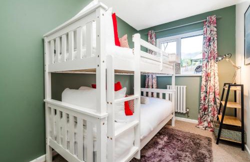 Cwmbran Casa | Clover Court Lovely 2 bed cottage with garden