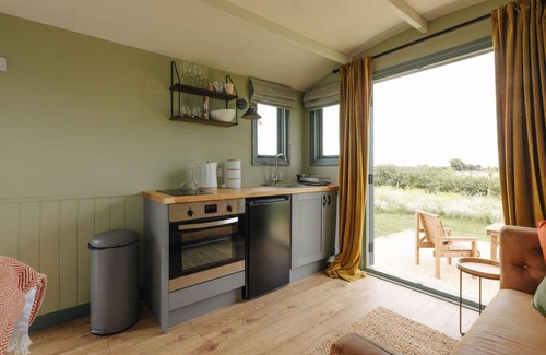 Snettisham Otro | Clover Hut - Snettisham Meadows