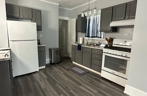 Northeast South Bend Casa | Clover Manor - Walk to ND!