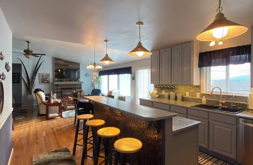 Ketchikan Casa | Clover Pass Lookout -3Bed, 2bath Home with amazing views & plenty of amenities!