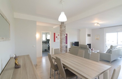 Macanet de la Selva Villa | Club Villamar - Descubre el encanto tranquilo de esta urbanización serena con piscina privada y a...