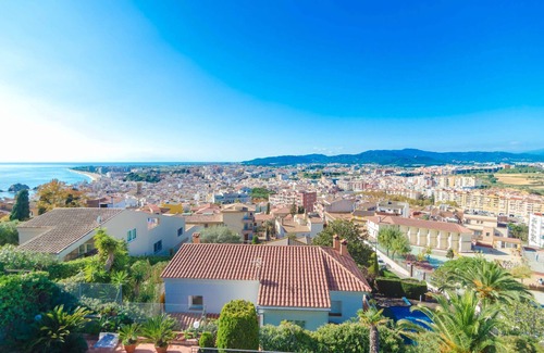 Blanes Villa | Club Villamar - Beautiful and spacious villa suitable for 7 persons with a fantastic private pool...