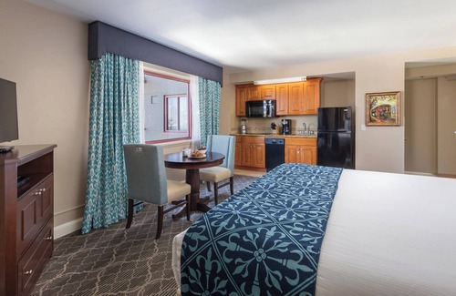 Faubourg Lafayette Complejo | Club Wyndham Avenue Plaza - Charming studio unit in Garden District