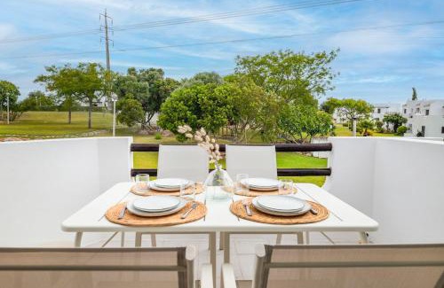 Alpouvar Apartamento | Clube Albufeira - 2BR Pool, Kids Club & Family Fun