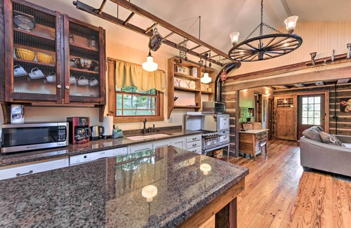 Clyde Apartamento | Clyde ‘Papa Bear’ Cabin, Near Smoky Mountains!