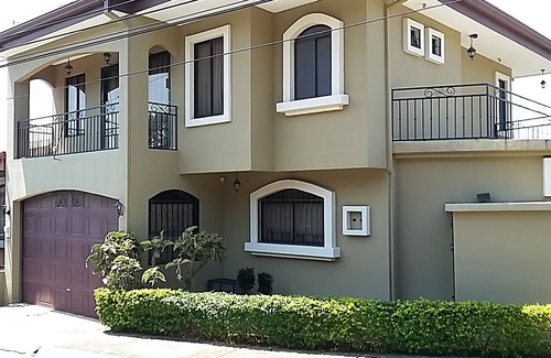 San Pablo de Heredia Casa | CntralVally Ver TwnHouse 3bd / 2. 5bth, aire acondicionado central y agua caliente a la Universidad de UNA
