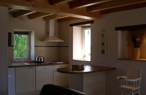 Saint-Hilaire-de-Villefranche Cabaña | casa de campo en una zona verde.