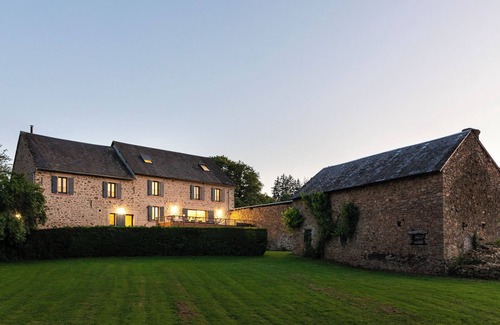 Le Grand-Bourg Casa | Co-Gîte à Condat - Splendid renovated farmhouse ideal for families!