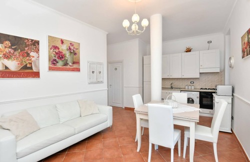Santa Maria di Castellabate Villa | Coratina Apartment with private patio, in the garden and near the pool