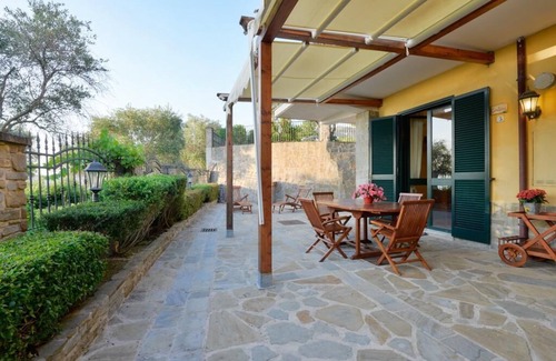Santa Maria di Castellabate Villa | Coratina Apartment with private patio, in the garden and near the pool
