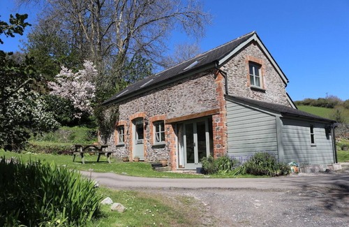 Burgh Island Casa | Coach House, Bantham, South Devon - stunning 2 bedroom converted barn