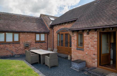 Alcester Casa | Coach House at Oaks Barn Farm Alcester with optional hire Salt water hot tub