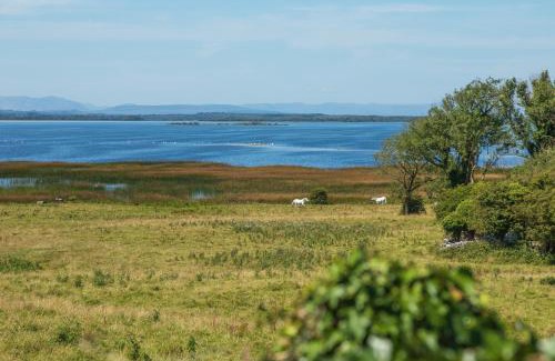 Roscoe Casa | Coach House Cottage on the shores of Lough Corrib
