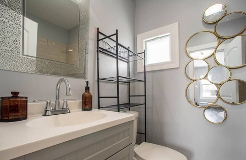 Melrose Park Casa | Coach House | Free parking | 15-Min from Chicago