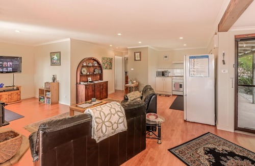 Lower Portland Cabaña | Coach House Hill Cottage