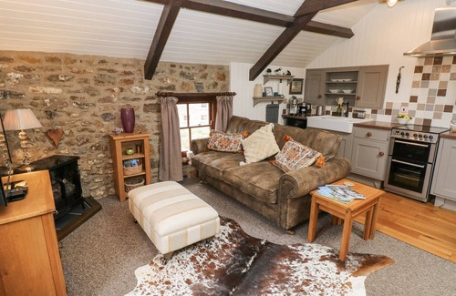 Haverfordwest Cabaña | COACH HOUSE, pet friendly, character holiday cottage in Broad Haven