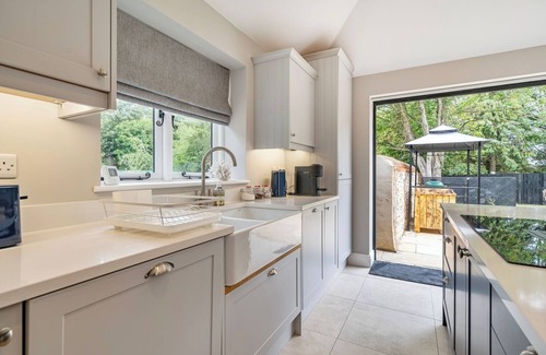 Bury St Edmunds Casa | Coach House with Hot Tub in Idyllic Nowton