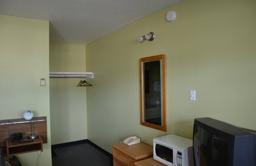 Regina Hotel | Coachman Inn