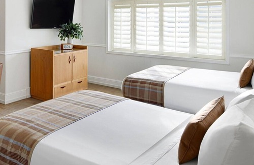 Golden Rectangle Hotel | Coachman's Inn, A Four Sisters Inn