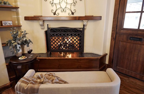 Golden Rectangle Hotel | Coachman's Inn, A Four Sisters Inn