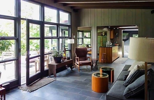 Chichester Cabina | Coal Cabin - Chic MCM near Phoenicia
