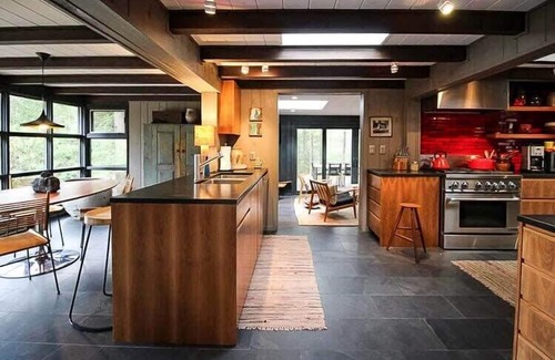 Chichester Cabina | Coal Cabin - Chic MCM near Phoenicia