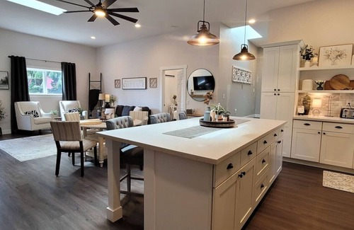 Sedro-Woolley Casa | Coal Creek Cottage (hot tub, dog and kid friendly)