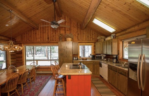 Darby Cabina | Coal Creek Mountain Lodge PREMIER mountain lodge with beautiful scenic views!