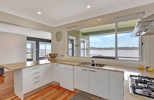Coal Point Casa | Coal Point Absolute Water Waterfront