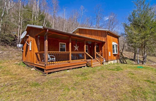 Nettie Cabina | Coal Siding Cabin on the Cherry River. Family and pet friendly!