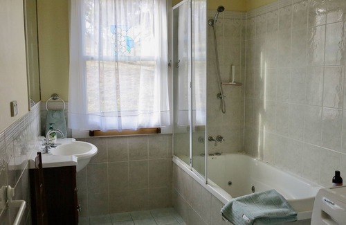 Bald Hills Casa | Coast and Country Getaway - peaceful and lush and only 10 minutes from the beach