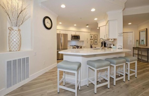 Tropical Cove Condominio | Coast Awhile at Lexington CC Lake Village