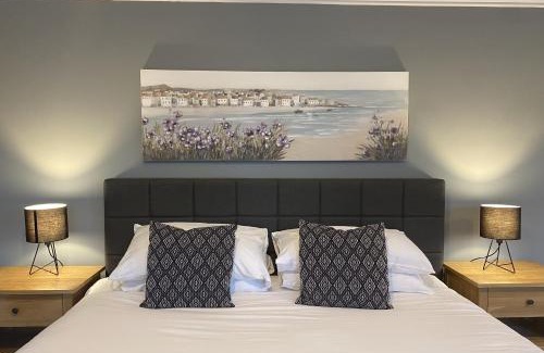 Cromer Casa | Coast House Cromer - Sleeps 15, hot tub, sea views