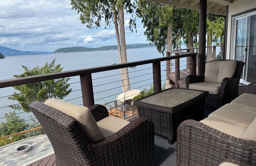 Seabeck Casa | Coasta Villa on Hood Canal-Beachfront/Mini-Golf