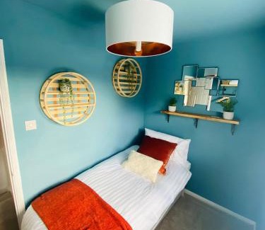 Eastbourne Casa | Coastal 2 bedroom maisonette with parking