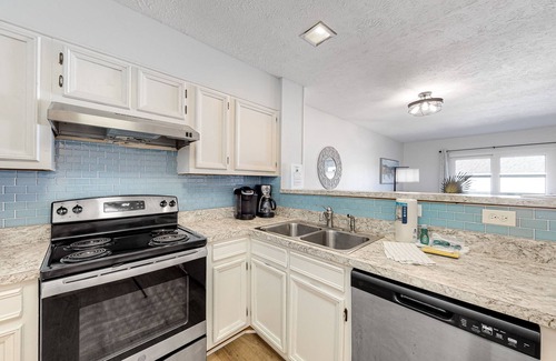 Ocean Sands Condominio | Coastal 2BR 2nd-Floor | Balcony