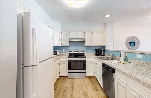 Ocean Sands Condominio | Coastal 2BR 2nd-Floor | Balcony