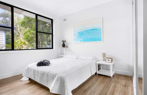 Mona Vale Casa | Coastal 3 bedroom house with private oasis.
