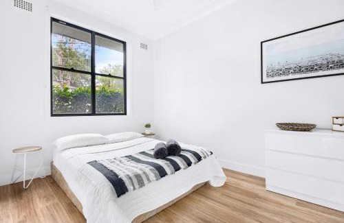 Mona Vale Casa | Coastal 3 bedroom house with private oasis.