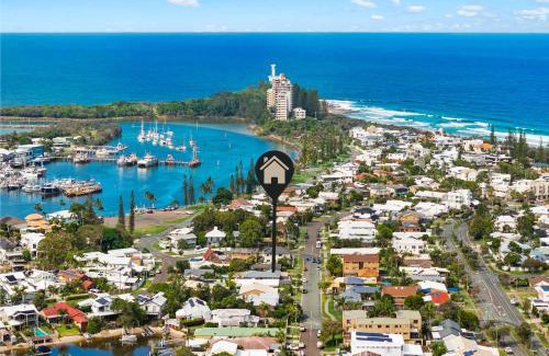 Buddina Casa | Coastal 3BR Beachside Haven, Pet-Friendly!