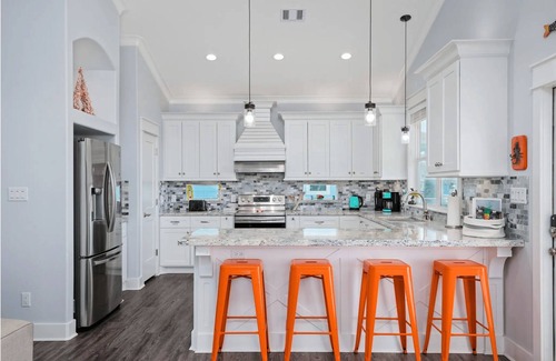 Galveston Casa | Coastal 3BR Retreat Sleeps 10 | Swing Deck, Tiki Bar, Grill & Fire Pit, Smart TVs & Pet-Friendly