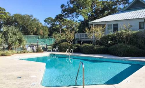 South Beach Casa | Coastal 4 BDR for 8 Walk to Beach